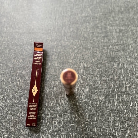 Charlotte Tilbury Magic Away Liquid Concealer #14 - Picture 3 of 11